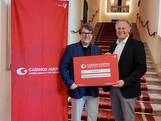Scheckübergabe Casino Salzburg an Krebshilfe