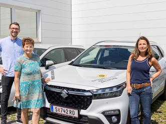 Suzuki KFZ wird an Krebshilfe Salzburg übergeben