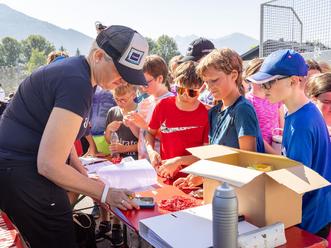 Schülerinnen und Schüler laufen für den guten Zweck