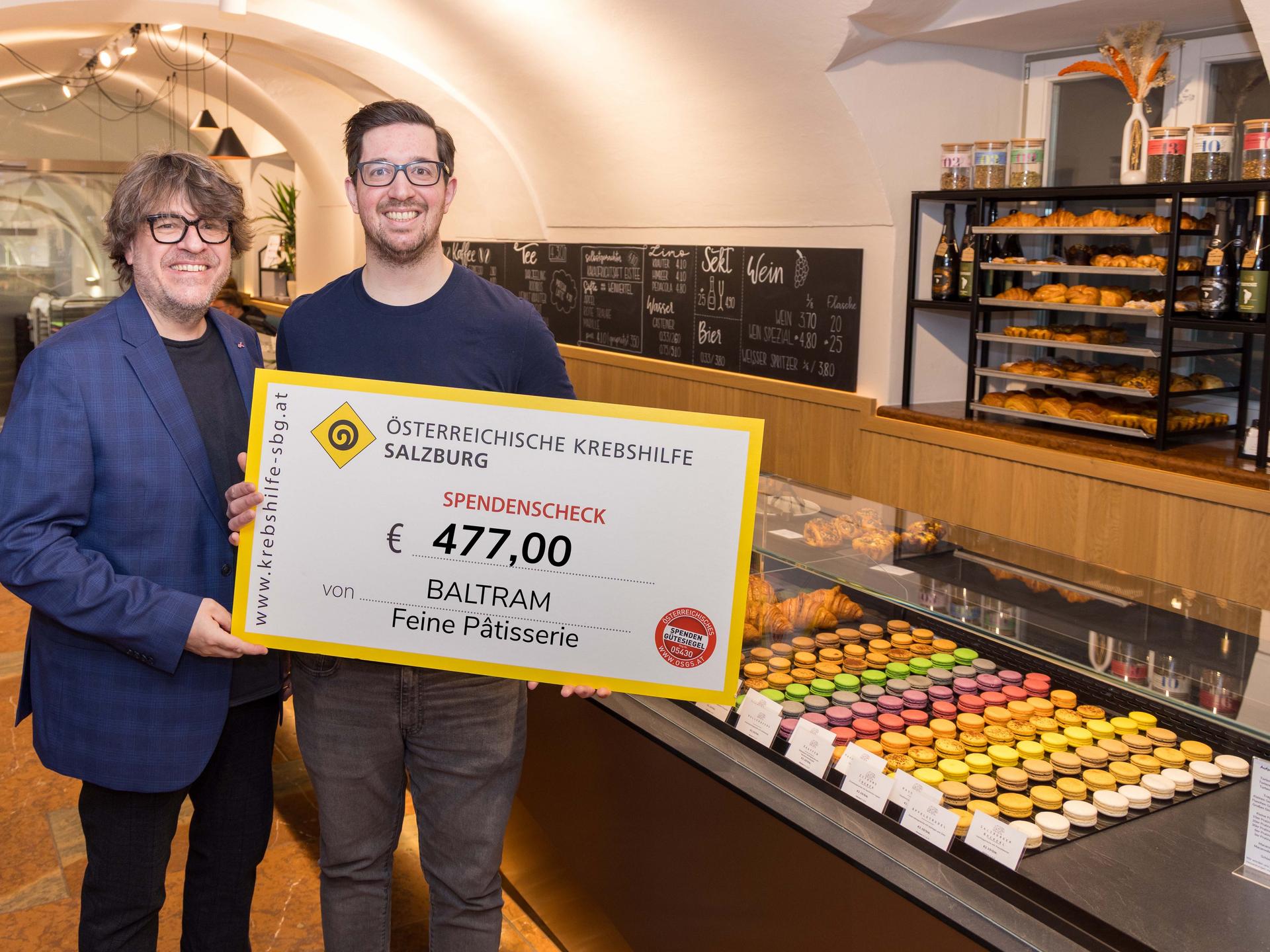 Scheck&uuml;bergabefoto